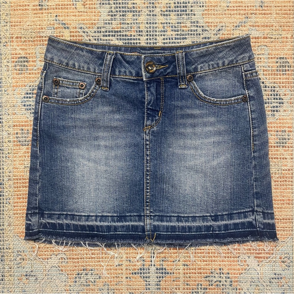 VTG Y2K Denim Jean Mini Skirt Raw Hem Frayed High Way 27in Size 0 Mid Rise